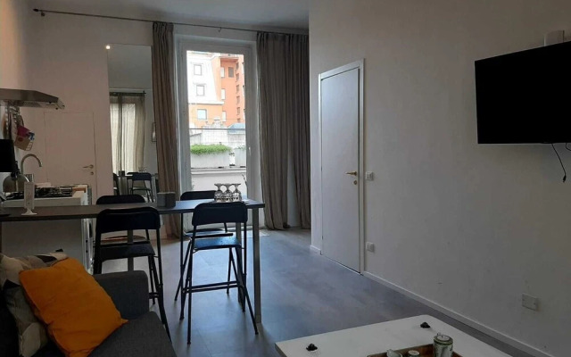 Lovely 1-bed Apartment in Roma With Terrace