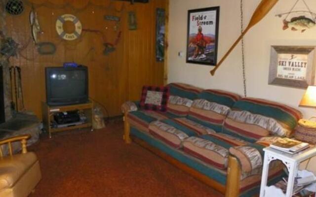 RedAwning Badger Lodge