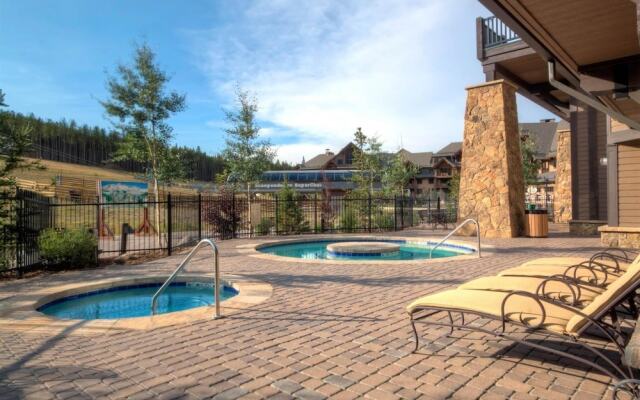 Crystal Peak Lodge 2 Bedroom Ski in, Ski out Slopeside Condo at the Base of Peak 7