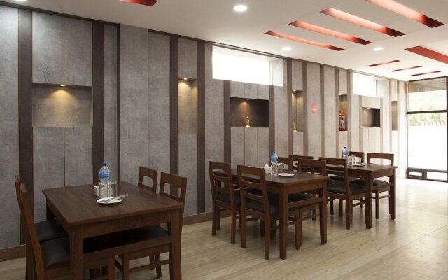 OYO 370 Hotel Devdaha  Restaurant