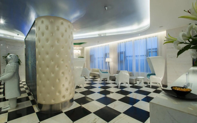 Orange Hotel Select
