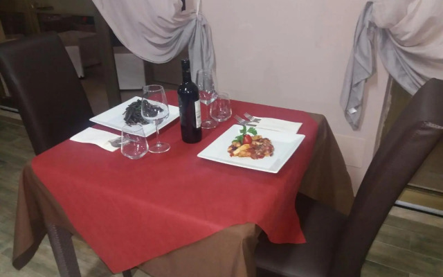 ChrisMare Hotel