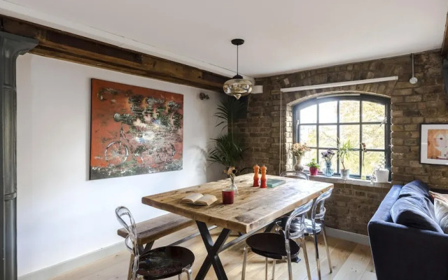 Stunning 2-bed Converted Warehouse - Sleeps 4
