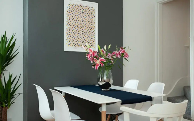 Cosy Home Near Station, Parking, Netflix, Sleeps 5
