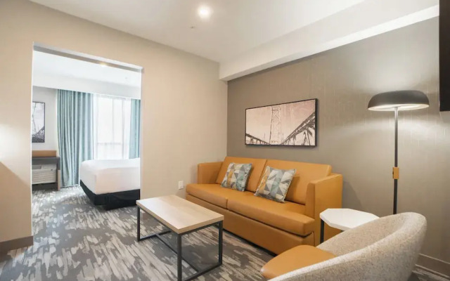 Sandman Signature Las Colinas Hotel & Suites