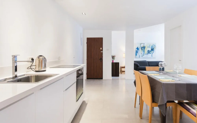 Luxurious 3BR Beach Front Apt Parking