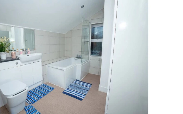 Spacious Home for Groups With Parking