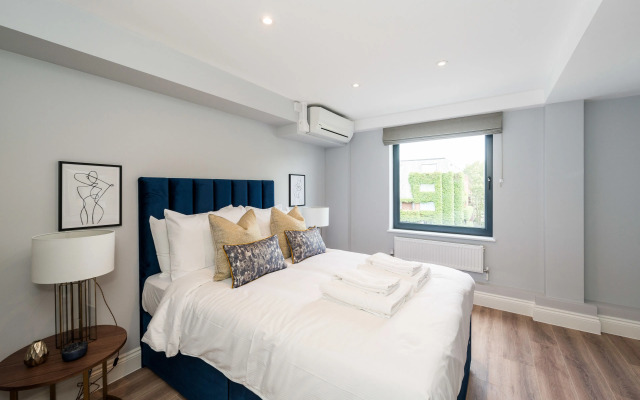 The Carlyle - Elegant Serviced Apartments