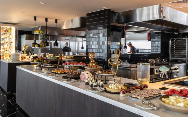 Crown Resorts Horizon Hotel