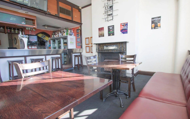 Hotel Waterloo & Backpackers