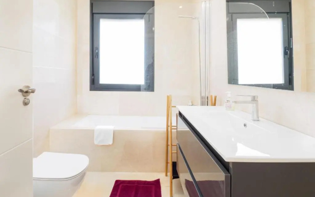 2306 - Brand new apt, walking distance to beach!