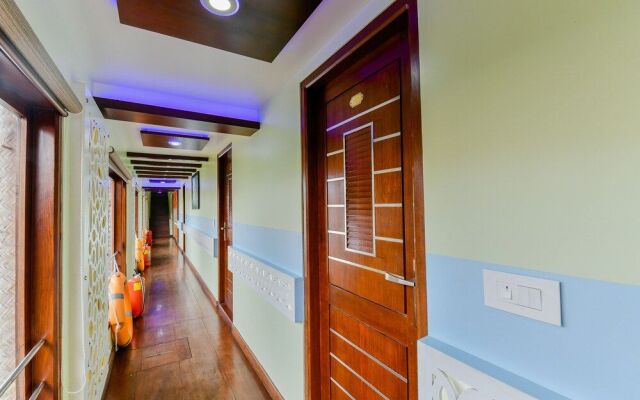 OYO 22759 Houseboat Luxury Smart Gold 6 BHK