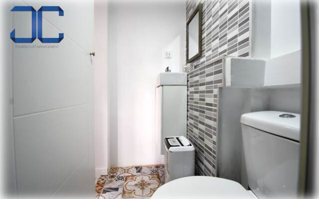 St. Francisco Flat with City Views