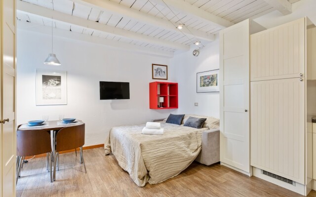 JOIVY Beautiful Studio For 2 Near Sempione Park
