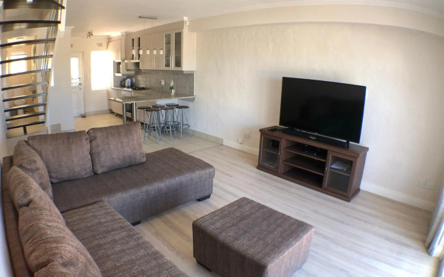 8 Settler Sands Beachfront Accommodation Sea View