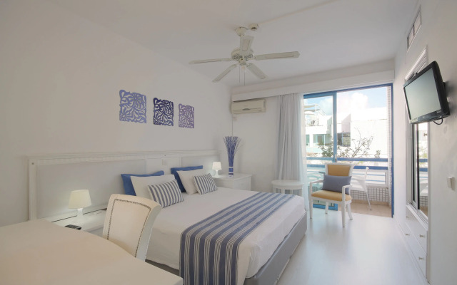 Nereus Hotel