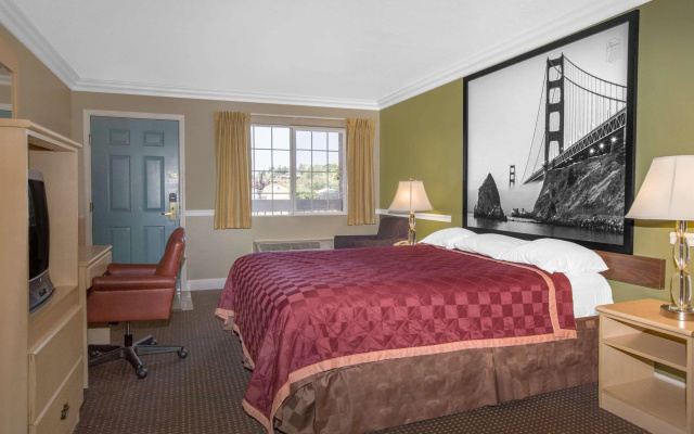 Super 8 By Wyndham Hayward Downtown