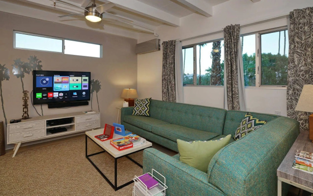 The Wesley by AvantStay – Mid-Century Modern Oasis with Pool