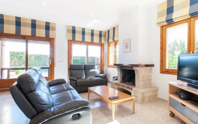 Luxurious Villa St Pere Pescador With Swimming Pool - фото 3
