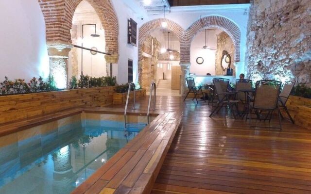 Bourbon St Hostal Boutique - Hostel