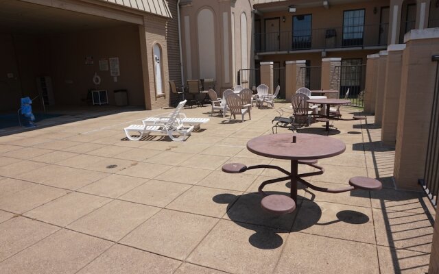1 Life Studio and Suites