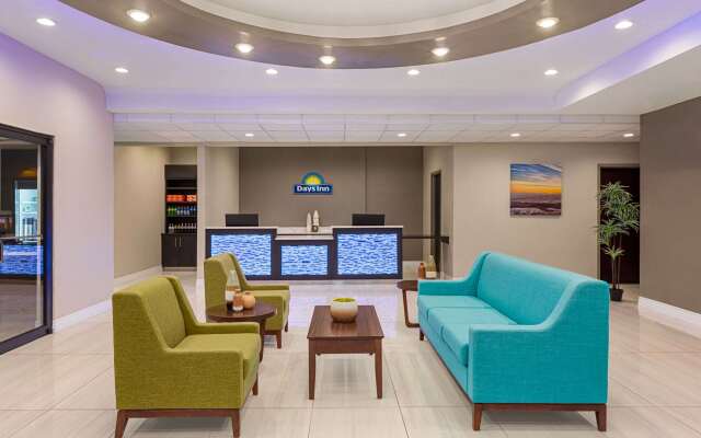 Days Inn & Suites by Wyndham Greater Tomball