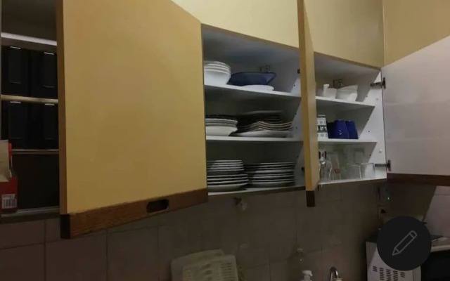 Room in Guest Room - Large Private Room D in Brucelles