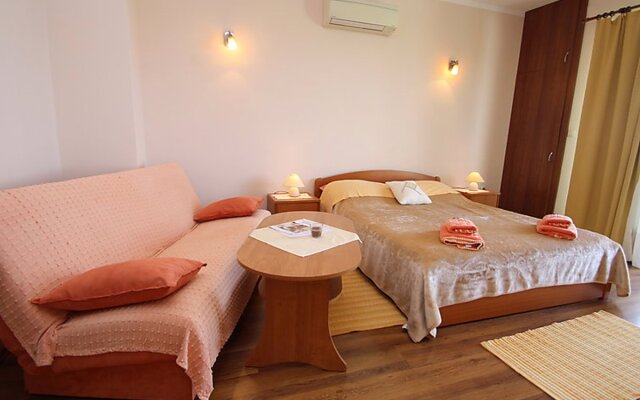 Apartment Lucic Tavernes 17026