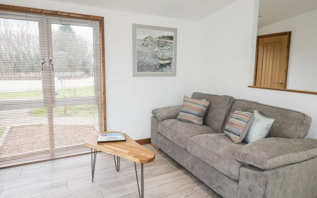 2 Meadow Retreat