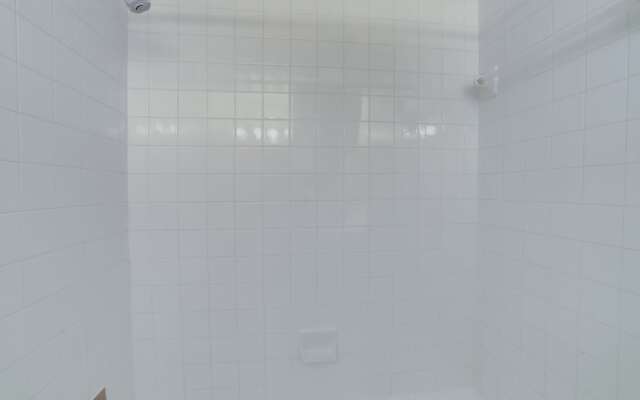 Sensational & Modern apt in Crystal City