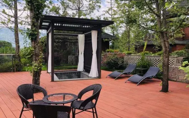 Tengchong Ginkgo Town Mid-Levels Cliff Hotel