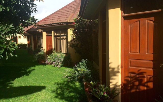 Ahadi Lodge