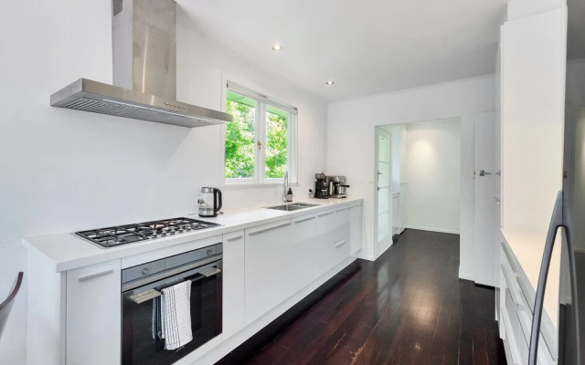 Bright Airy & Spacious 3 BR Home