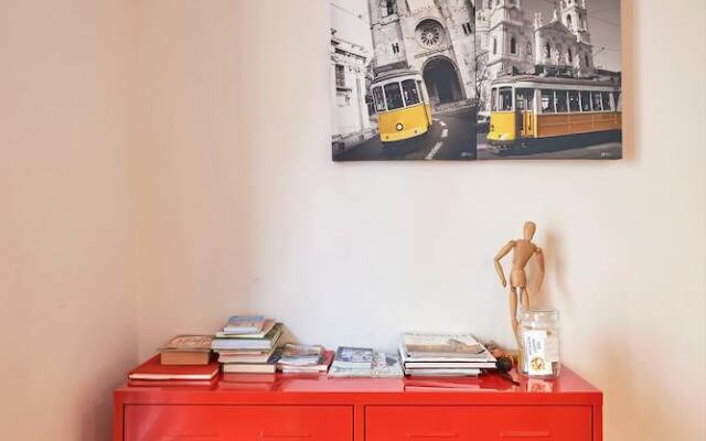 Authentic Apartment in Alfama With Terrace