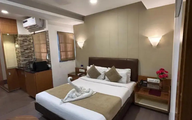 The Excellency by OYO Rooms