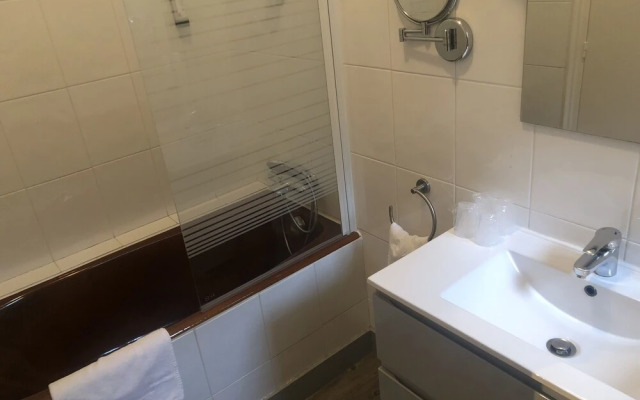 Hotel De la Corniche