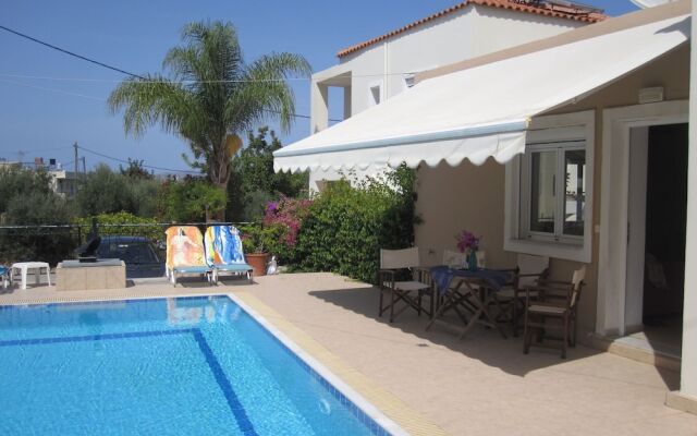 Luxurious Holiday Home in Vamos Plaka With Swimming Pool