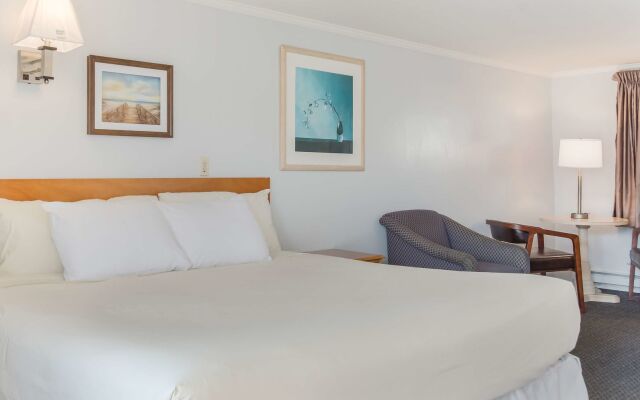 Americas Best Value Inn & Suites Hyannis Cape Cod