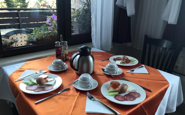 Hotel Ela - UTB P. Hilendarski