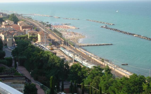 Appartamento con terrazza sul mare