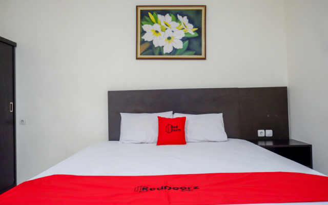 RedDoorz Plus @ Hotel Asih UNY – Guest Rooms – Sleman