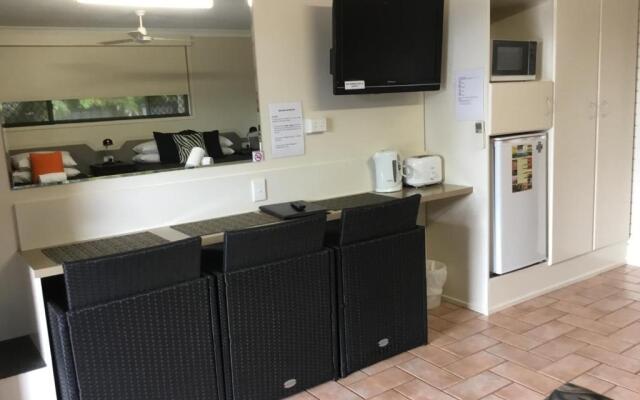 Golden Palms Motor Inn