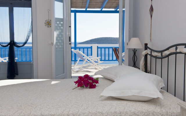 Blue Dolphin Antiparos Villas and Suites