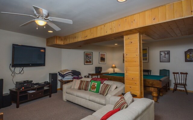 Swimming Bear Lodge 4 Bedroom House