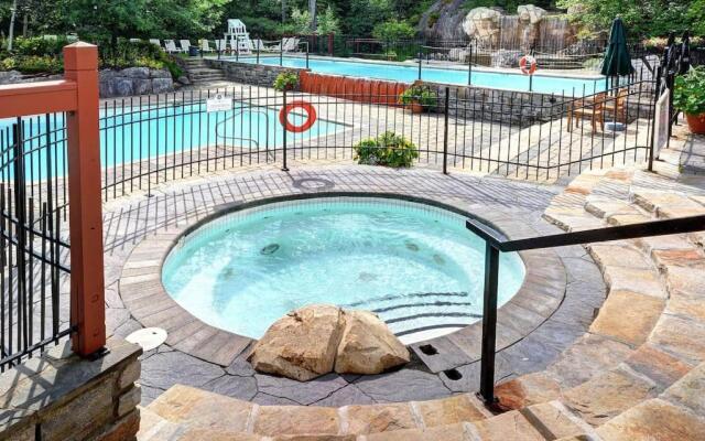 Les Eaux 225-1 by Escapades Tremblant