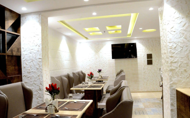 Hotel Supreme Grande