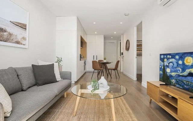 1BR Apartment Near CBD With Pool