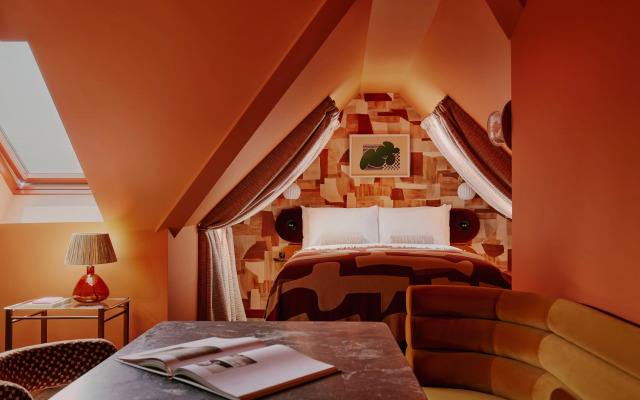 Ember Locke Kensington