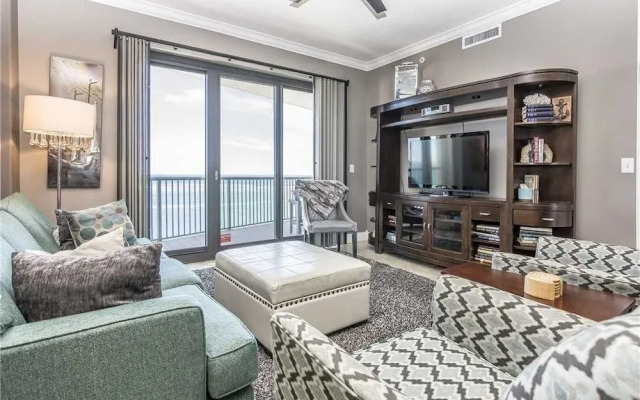 Grand Pointe 605 - 3 Br home by RedAwning