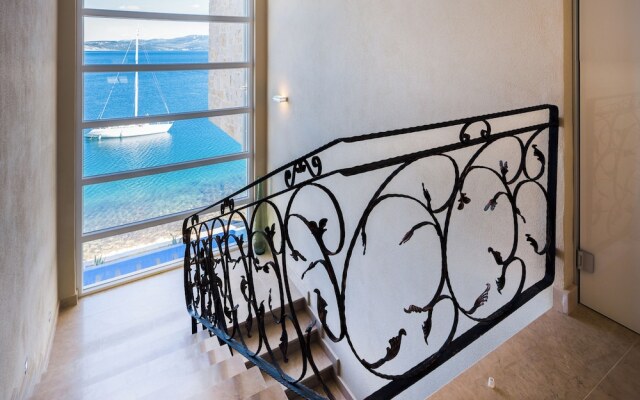 Luxury at Villa Cama - Your Dream Vacation Rental!